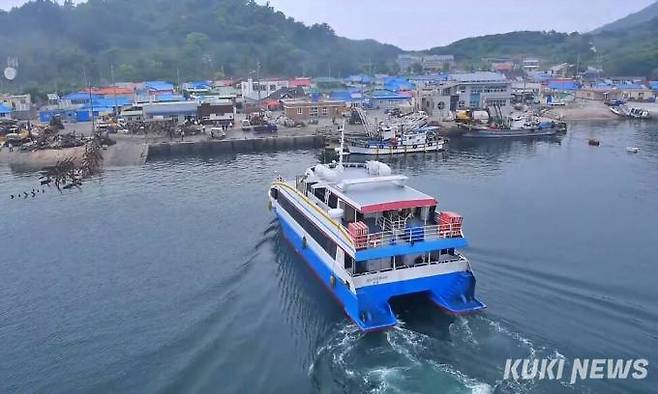 대천항~외연도를 오갈 신한해운 여객선 웨스트프론티어호. 사진=보령시 제공