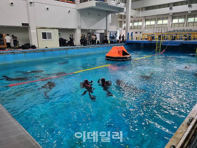 3일 전남 여수 해양경찰교육원에서 경찰과 해양경찰, 해군 등 수중 과학수사 관계기관이 모여 합동훈련을 하고 있다.(사진=경찰청)