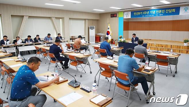 3일 이상철 곡성군수가  군청 대통마루에서 민선 8기 1주년을 맞아 언론인 간담회를 진행하고 지난 1년 동안의 주요 성과와 앞으로 군정 운영 방향을 제시했다.(곡성군 제공)2023.7.3/