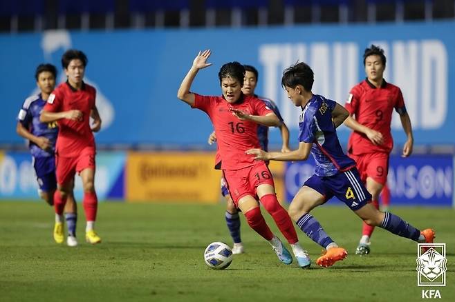 한국 17살 이하(U-17) 남자 축구대표팀 임현섭(매탄고)가 2일(한국시각) 타이 빠툼타니 스타디움에서 열린 2023 아시아축구연맹(AFC) 17살 이하 아시안컵 결승 일본과 경기에서 수비하고 있다. 대한축구협회 제공