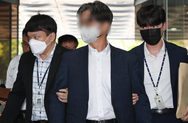 더불어민주당 불법자금 살포 의혹 관련 송영길 전 대표의 전직 보좌관 박용수씨가 3일 서초구 서울중앙지법에서 열린 구속 전 피의자심문(영장실질심사)에 출석하고 있다. 뉴스1