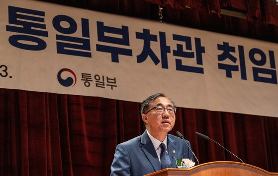 문승현 신임 통일부 차관이 3일 오후 서울 종로구 정부서울청사 별관에서 열린 취임식에 참석해 취임사를 하고 있다. 연합뉴스