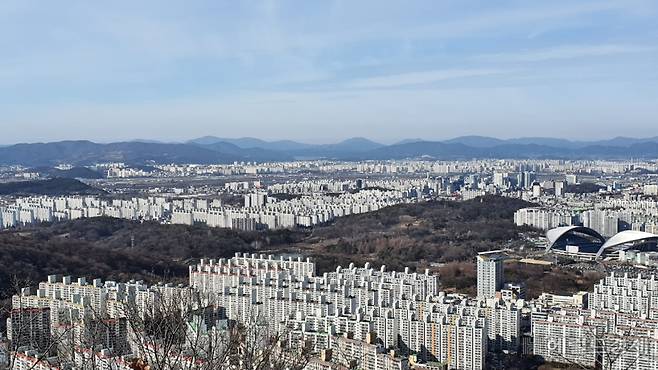 금당산 정상에서 바라본 광주아파트 전경. 서인주 기자