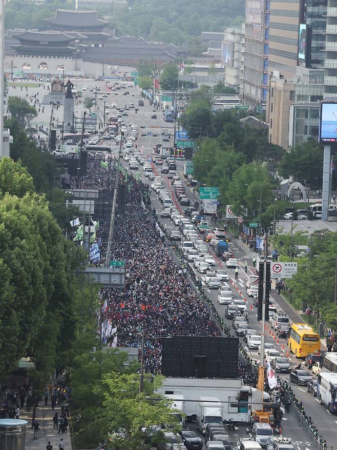 지난달 31일 서울 세종로에서  민주노총 노동탄압 중단 총력투쟁대회가 열리고 있다. /연합뉴스