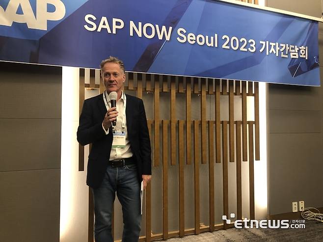 폴 메리엇 SAP 아태지역 회장이 SAP 사업계획을 밝히고 있다.