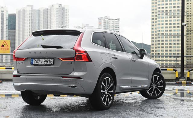 볼보 XC60 B6 AWD 얼티메이트 브라이트