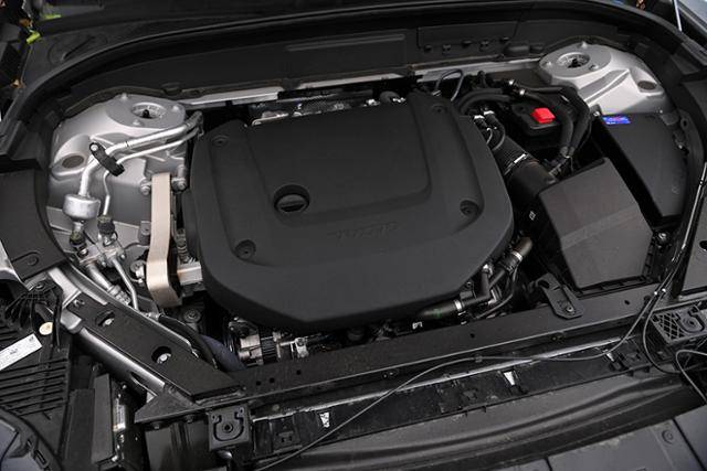 볼보 XC60 B6 AWD 얼티메이트 브라이트