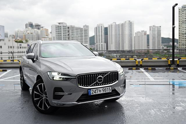 볼보 XC60 B6 AWD 얼티메이트 브라이트