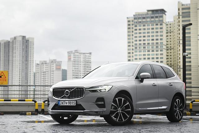 볼보 XC60 B6 AWD 얼티메이트 브라이트