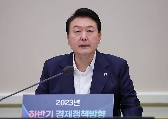 윤석열 대통령이 4일 청와대 영빈관에서 2023년 하반기 경제정책 방향에 관한 제18차 비상경제민생회의를 주재하고 있다. (대통령실통신사진기자단) /사진=뉴시스