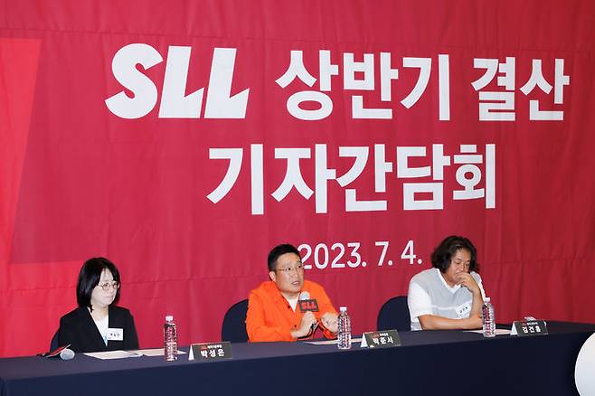 왼쪽부터 SLL 박성은 제작1본부장, 박준서 제작총괄, 김건홍 제작2본부장