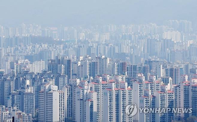 남산에서 바라본 서울 강북 지역 아파트들.  [연합뉴스 자료사진]