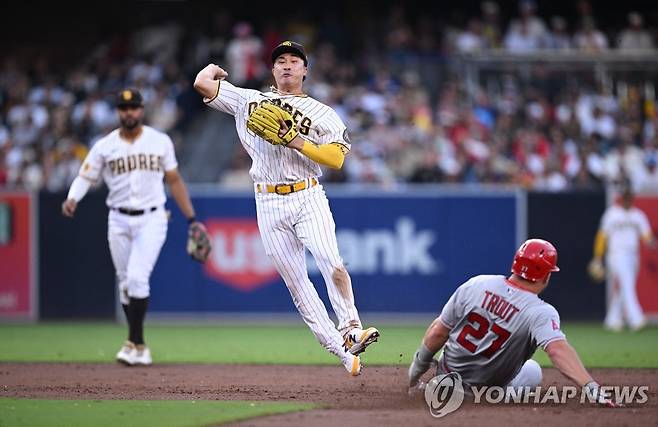 김하성의 정확한 송구 [AP=연합뉴스]