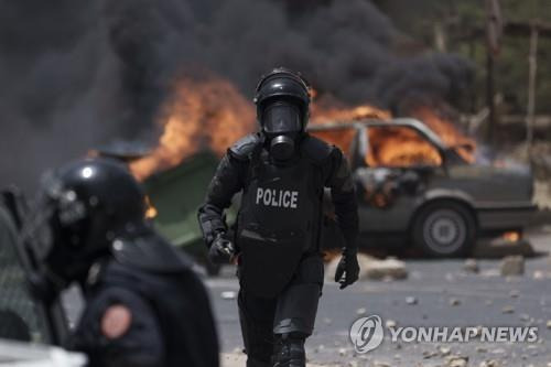 야권 시위 진압하는 세네갈 경찰 [AP 연합뉴스 자료사진, 재판매 및 DB 금지]