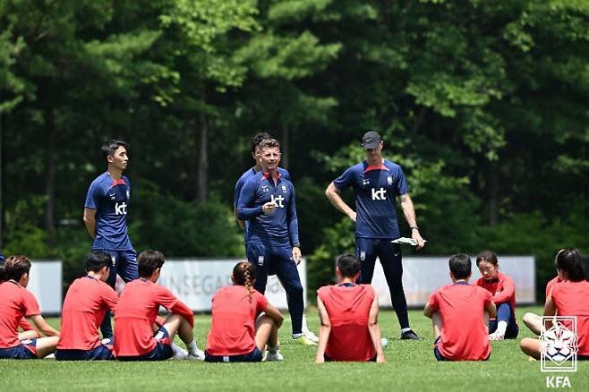 콜린 벨 감독이 이끄는 대한민국 여자 축구대표팀이 월드컵 최종 명단을 확정했다. 사진=대한축구협회