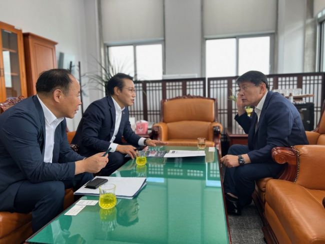 최경식 남원시장이 국회를 방문, 서삼석 국회 예결위원장을 만나 국가예산 확보 건의했다.[사진제공=남원시]