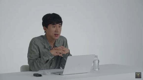 금강선 스마일게이트RPG CCO가 4일 진행된 라이브 방송에서 '로스트아크' 논란을 해명하고 있다. [사진=스마일게이트RPG]