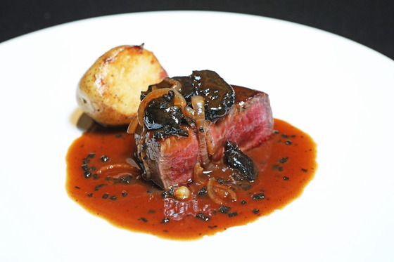 Hanwoo++ chateaubriand poele with Tasmania truffle [PARK SANG-MOON]