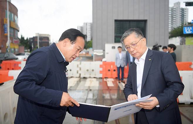 이권재 오산시장, LH 이한준 사장 현장 시찰. / 사진제공=오산시