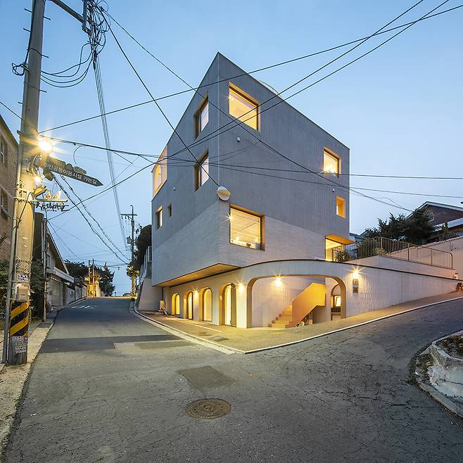 요앞 건축사사무소가 있는 성북구 정릉동 소요재 건물. [요앞 건축사사무소]