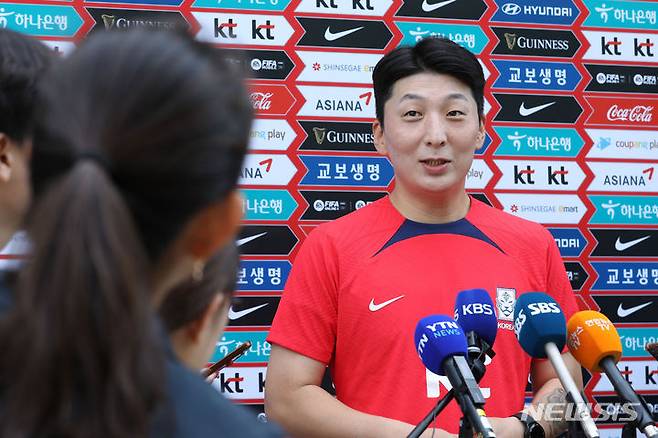 [파주=뉴시스] 권창회 기자 = 대한민국 여자축구국가대표팀 박은선이 18일 오전 경기 파주 국가대표 트레이닝센터(NFC)에서 인터뷰를 하고 있다. 대한민국 여자축구 대표팀은 오는 7월 8일 서울월드컵경기장에서 아이티와 평가전을 갖는다. 2023.06.18. kch0523@newsis.com