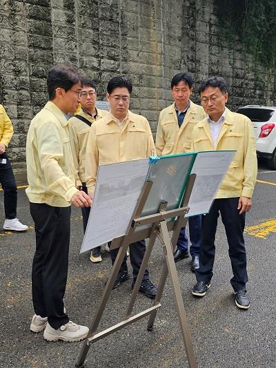 오병권 경기도 행정1부지사는 4일 김포시를 방문해 ‘풍수해 예방대책 추진실태’에 관한 점검 모습. 사진제공｜김포시