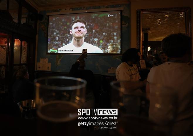 ▲ 라이스는 웨스트햄 프렌차이즈 스타이자 유럽 정상 트로피를 안긴 전설로 이름 남았다.