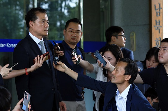 김영호 통일부 장관 후보자가 지난달 30일 서울 종로구에 위치한 인사청문준비 후보자 사무실로 출근하는 모습. 사진=뉴스1