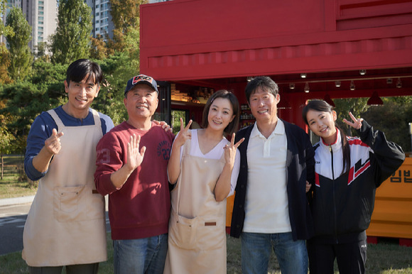 영화 '달짝지근해: 7510' 프로모션 현장. 배우 차인표, 이한 감독, 김희선, 유해진, 정다은. [사진=㈜마인드마크]