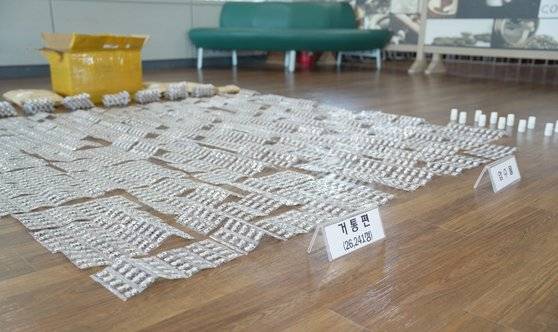 대전경찰청 안보수사대는 중국에서 밀반입한 마약류를 판매하고 투약한 사범 47명을 검거, 검찰에 송치했다. 사진은 경찰이 압수한 마약류 거통편 및 복방감초편. [사진 대전경찰청]