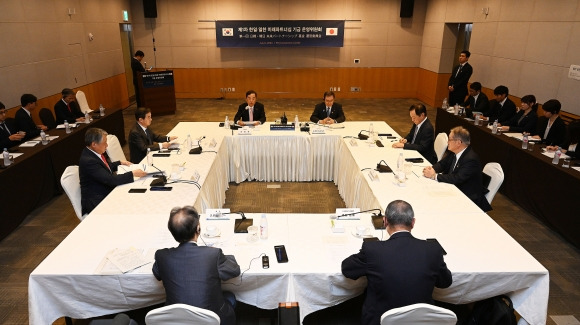 김병준 전국경제인연합회(전경련) 회장 직무대행이  6일 서울 여의도 전경련회관에서 열린 제1차 한일-일한 미래파트너십 기금 운영위원회에서 모두발언을 하고 있다. 2023.7.6 오장환 기자