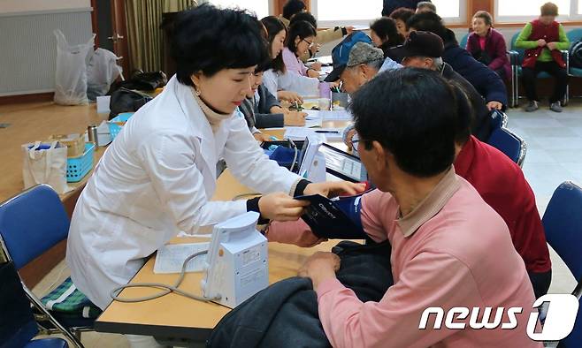 충북 중부3군(증평·진천·괴산)이 우수한 보건·의료 정책으로 보건복지부 '2023년 지방자치단체 합동 성과대회'에서 나란히 기관상을 수상했다.(자료사진)/뉴스1