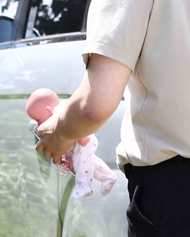 현장 검증에 사용된 아기 모형 / 연합뉴스