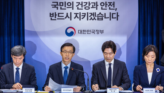 Government Policy Coordination Minister Bang Moon-kyu, second from left, speaks during a daily briefing on Japan's plan to release the Fukushima wastewater on Friday at the government complex in central Seoul. [YONHAP]