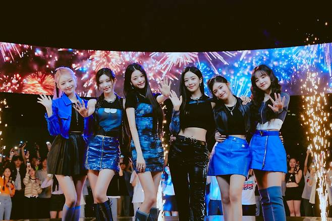 신곡 '아이 원트'를 발표하는 아이브.