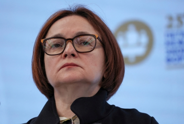 엘비라 나비울리나 러시아 연방중앙은행 총재가 지난해 6월 상트페테크부르크 경제포럼에 참석하는 장면. /로이터=뉴스1
