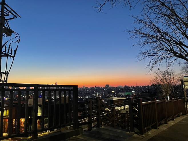 해방촌은 해질 무렵 노을이 아름답게 펼쳐진다.