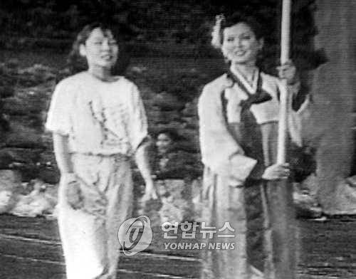 1989년 7월 1일 평양 세계청년학생축전 개막식에 전대협 대표로 입장하는 임수경양 [연합뉴스 자료사진. 재판매 및 DB 금지]