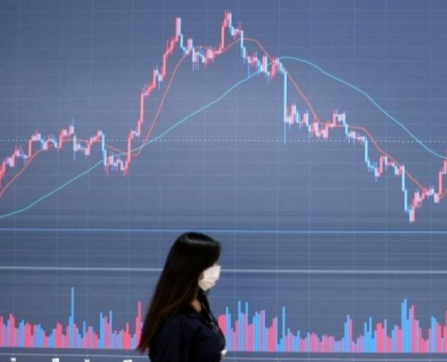 ‘김치코인’ 10개 중 9개에서 가격이 급등했다가 급락하는 ‘펌프앤덤프’ 양상이 나타난 것으로 조사됐다. ‘펌프 앤 덤프(Pump-and-Dump)’란 허위 정보를 유포해 가격을 끌어올린 뒤 되팔아 차익을 챙기는 사기 수법을 의미한다. [헤럴드DB]