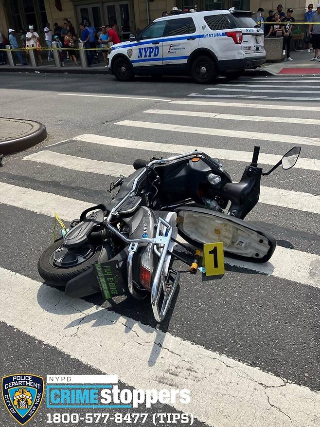 미국 뉴욕시에서 총격범이 타고 다녔던 스쿠터 [NYPD 트위터 캡처]