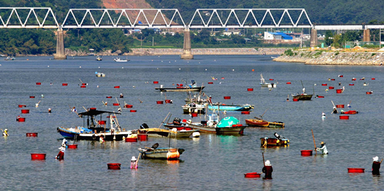 하동·광양 '섬진강 재첩잡이 손틀어업'이 세계중요농업유산(GIAHS)에 등재됐다. 우리나라 어업 분야에서 최초 등재다. / 출처: 경남 하동군