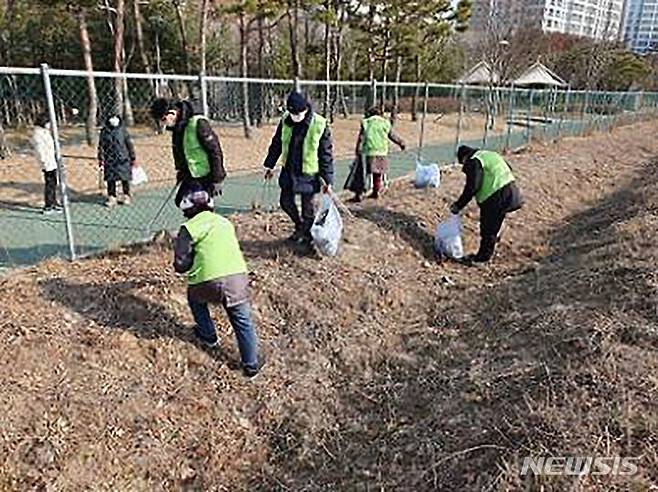 [성남=뉴시스] 성남시가 올 하반기 공공근로 참여자 425명을 모집한다