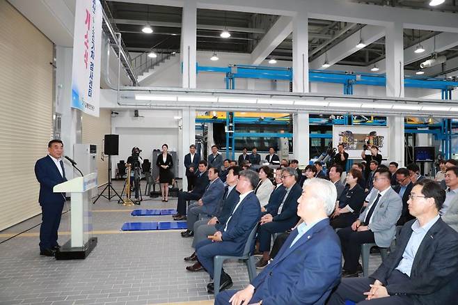 11일 오후 3시 김두겸 울산시장, 권용복 한국교통안전공단 이사장, 전형필 국토교통부 모빌리티자동차 국장 등이 참석한 가운데 울산 수소전기차 검사 센터 개소식이 진행됐다. /사진=울산시 제공