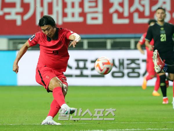 대한민국 축구대표팀과 엘살바도르 대표팀의 A매치 평가전이 20일 오후 대전 유성구 대전월드컵경기장에서 열렸다. 전반 조규성이 상대 문전에서 슈팅을 날리고 있다. 대전=김민규 기자 mgkim1@edaily.co.kr /2023.06.20/