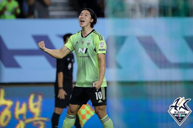 프로축구 K리그1 전북 현대 조규성이 8일 전주월드컵경기장에서 열린 FC 서울과의 경기에서 골을 넣은 뒤 기뻐하고 있다.[연합]