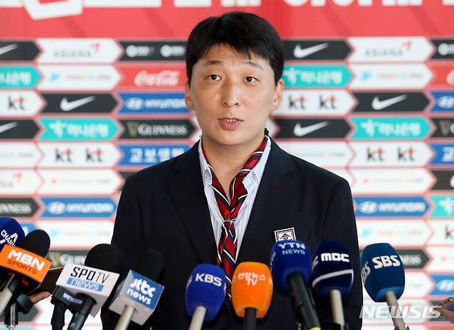 [인천공항=뉴시스] 김진아 기자 = 한국 여자축구대표팀 박은선이 2023 국제축구연맹(FIFA) 호주·뉴질랜드 여자월드컵에 출전하기 위해  10일 인천국제공항을 통해 출국하기 앞서 인터뷰를 하고 있다. 2023.07.10. bluesoda@newsis.com