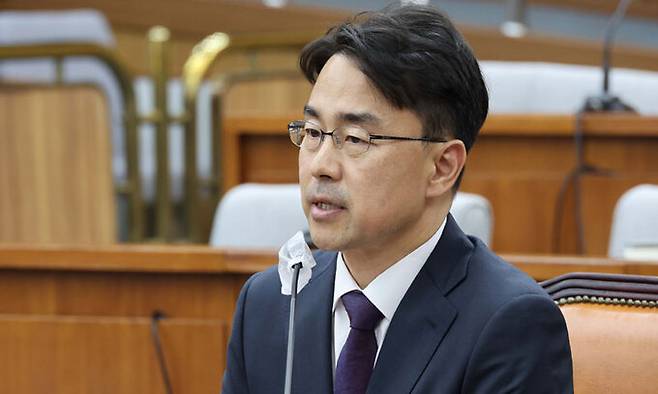 권영준 대법관 후보자가 11일 국회에서 열린 인사청문회에서 인사말을 하고 있다. 서상배 선임기자