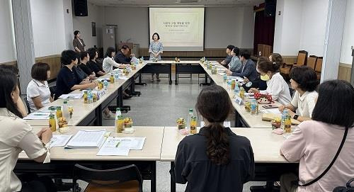 안산시 사회적 고립 예방을 위한 중장년 발굴·지원사업 설명회 모습. 사진제공｜안산시