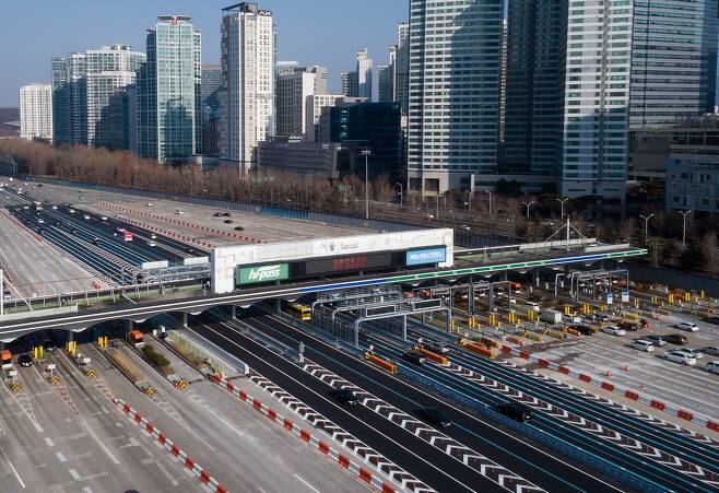경부고속도로 서울요금소의 다차로 하이패스 한국도로공사 제공