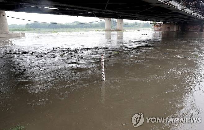 10일 델리지역 야무나 강 수위  [EPA 연합뉴스 자료사진. 재판매 및 DB 금지]